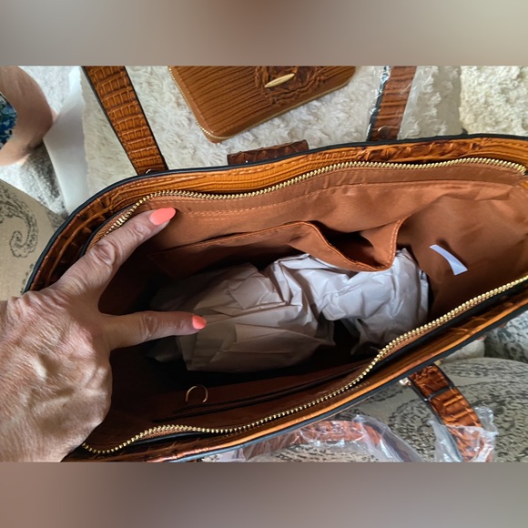 SALE! Vegan Leather, Alligator print Wallet and Handbag - Picture 9 of 16